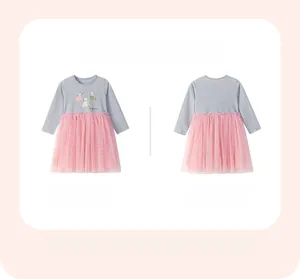 Detailansicht Langarm-Tutu-Kleid mit Hasenmotiven und rosa Tüllrock für Mädchen