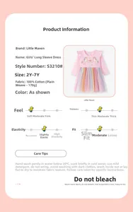 Dettaglio dell'abito in cotone rosa con gonna in tulle arcobaleno e stampa unicorno