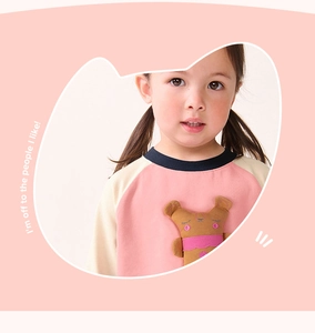 Detail of pink long sleeve toddler sweatshirt with cute brown bear applique and raglan sleeves