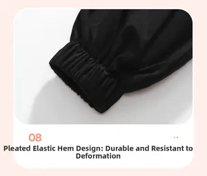 Détail des poignets élastiques sur les pantalons en coton noir pour enfants