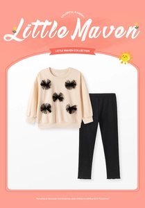 Détails du sweat beige avec nœuds en tulle et legging noir à ourlets ondulés fille