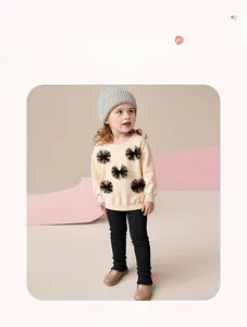 Détail du sweat-shirt crème pour fille orné de nœuds décoratifs en tulle noir