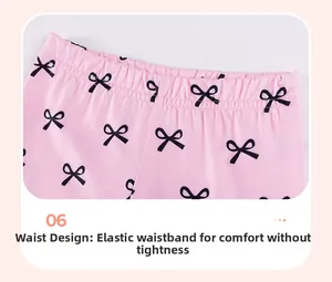 Détail du pantalon rose pour bébé avec motif nœuds et taille élastique confortable