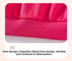 Détail d'un ourlet côtelé durable sur un ensemble en tricot rose foncé pour filles