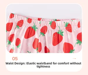 Détail de la taille élastique du pantalon rose imprimé fraises pour fillettes