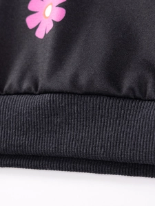 Felpa con cappuccio nera da bambina con fiori, orlo a coste e morbido cotone a maglia
