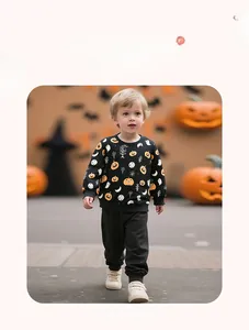 Ensemble Halloween pour garçon avec motifs citrouilles et fantômes en plein air