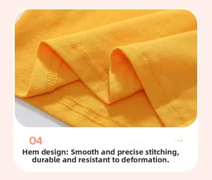 Détail de la double couture sur l'ourlet en coton jaune de l'ensemble d'été pour garçon