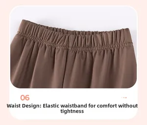 Vue détaillée de la taille élastique du pantalon marron foncé pour tenue d'enfant chic