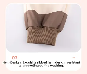 Détail des poignets côtelés contrastés beige et marron sur le pantalon pour garçon