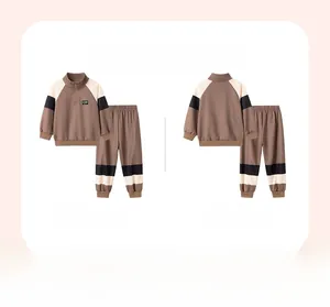 Vue avant et arrière du survêtement enfant avec sweat à demi-zip et pantalon de jogging