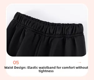 Détail du pantalon de sport noir pour enfant avec une taille élastique souple et durable