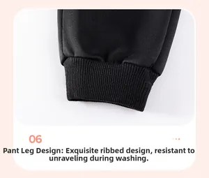 Détail des poignets côtelés sur pantalon noir pour garçon avec coutures renforcées