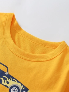 T-shirt en coton jaune pour garçons avec motif de voiture de course bleue et flammes