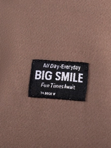 Ensemble en tricot marron pour garçons avec écusson noir et texte BIG SMILE