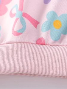 Felpa in maglia rosa da bambina con stampe floreali colorate e polsini a costine