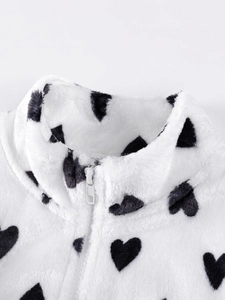 Felpa in pile bianca per bambina con motivi a cuore nero e collo alto con cerniera
