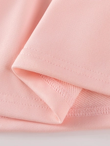 Rosa Strickkleid für Mädchen mit hochwertiger Saumnaht und weicher Stoffstruktur