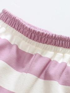 Short d'été rayé pour fille avec taille élastique violette en coton doux et respirant