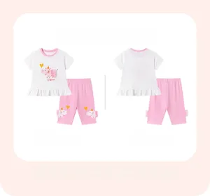 Détail d'un ensemble t-shirt blanc et short rose pour filles avec imprimés cirque