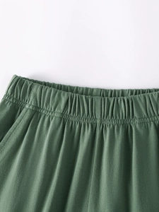 Pantaloncini estivi per bambini in cotone verde scuro con vita elastica e tasche laterali