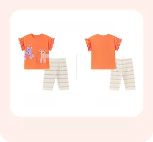 Détails avant et arrière du t-shirt pour filles avec motif chat et legging arc-en-ciel