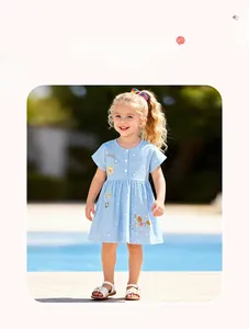Robe d'été bleue pour filles avec broderie licorne et arc-en-ciel au bord de l'eau