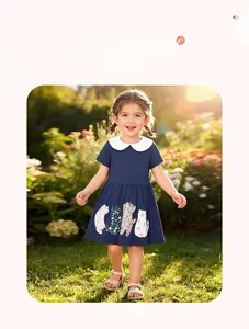 Détails de la robe d'été bleu marine pour filles avec appliques de chats fleuris et col blanc