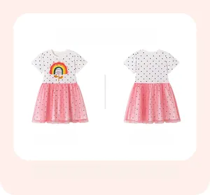 Détails avant et arrière de la robe arc-en-ciel pour filles avec jupe en tulle rose