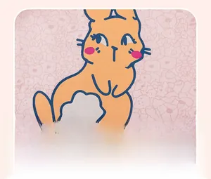 Détail d'une robe rose pour fille avec motif lapin dessin animé et fleurs