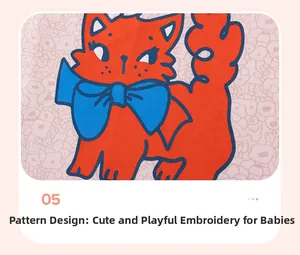 Détail de robe rose en coton pour fille avec motif chat thermocollé et nœud bleu