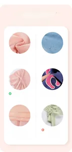 Détail d'une robe en coton rose pour fille montrant le tricot doux et le nœud bien cousu