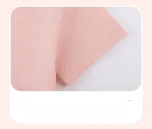 Détail du revers de manche rose en coton avec couture double robuste de qualité