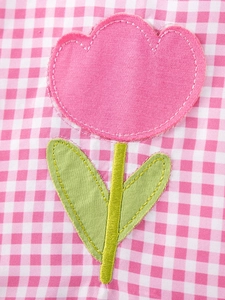 Ärmelloses Sommerkleid mit rosa Gingham-Muster und floraler Tulpen-Applikation