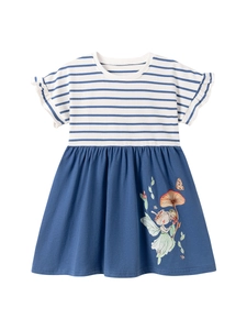 Kurzärmeliges Mädchenkleid aus Baumwolle mit blauen Streifen und Feen-Wald-Illustration