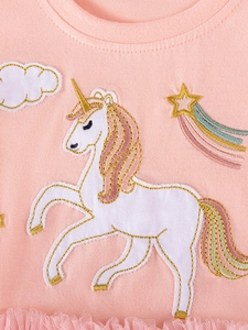 Rosa Baumwollkleid für Mädchen mit Einhorn-Stickerei und Tüllrock-Detailansicht