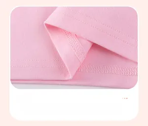Détail de l'ourlet de la robe en tulle rose avec double couture précise et doublure interne