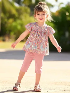 Set Maglietta a Maniche Corte a Fiori Estiva da Ragazza e Pantaloni Rosa con Ricamo Patch Coniglio per Bambini 2-7 Anni