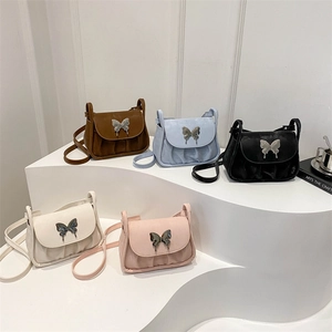 Damen Schultertasche Mit Falten Schmetterlings-Metallschnalle PU-Leder Umhängetasche Modische Trendige Unterarmtasche Lässige Tägliche Handtasche