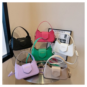 Collection de sacs à bandoulière minimalistes en six couleurs vives en exposition