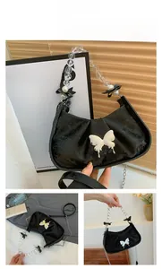 Vue détaillée du sac hobo plissé noir avec poignée en perles et détail de nœud décoratif
