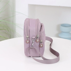 Bolso bandolera de nailon violeta claro con tres capas de cremallera y correa ajustable