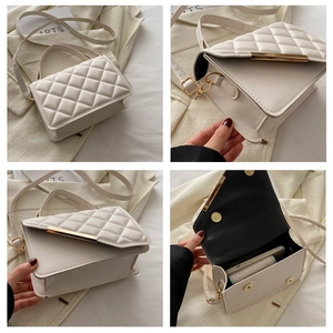 Détails du sac à bandoulière matelassé beige avec garniture dorée et compartiment