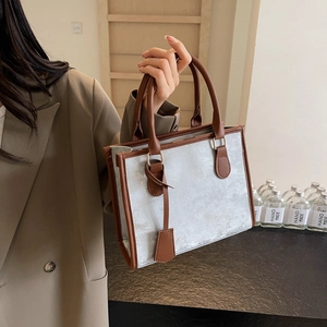 Borsa tote argento metallizzato con manici in pelle marrone e finitura testurizzata
