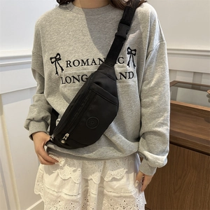 Sac banane noir en nylon pour homme avec sangle réglable et fermetures éclair argentées
