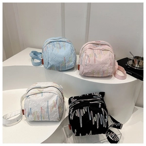 Sac à Épaule Rond en Toile pour Femmes avec Broderie de Vagues Colorées Sac Bandoulière Matelassé pour Voyage Quotidien Mode