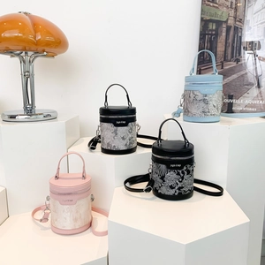 Sac Seau Tendance pour Femmes en Cuir PU et Tissu Jacquard Brodé Sac Cylindrique Décontracté pour le Quotidien