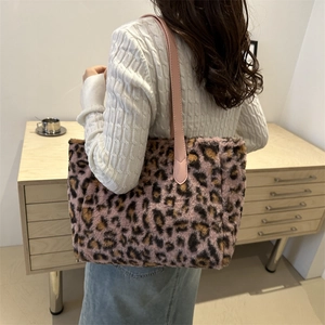 Bolso tote grande de pelo sintético con estampado de leopardo rosa para mujer