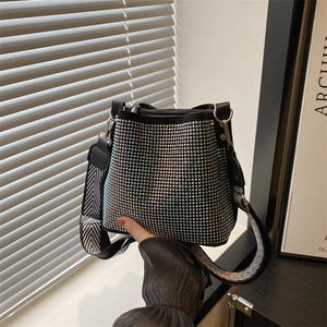 Bolso de Cubo con Diamantes de Imitación para Mujer Moda Gran Capacidad Correa Ancha Bolso de Hombro de Cuero PU para Diario