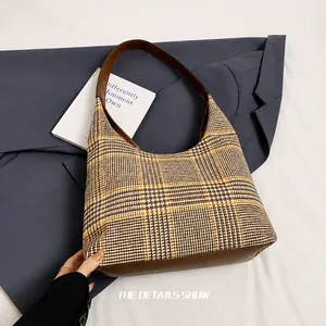 Detailed close-up of retro houndstooth pattern fabric on this stylish tote bag